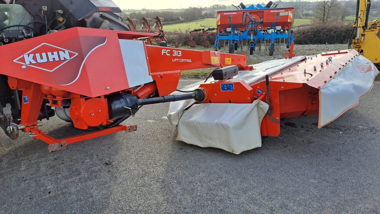 Faucheuse conditionneuse Kuhn FC313 LIFT CONTROL © Ets Bousquié