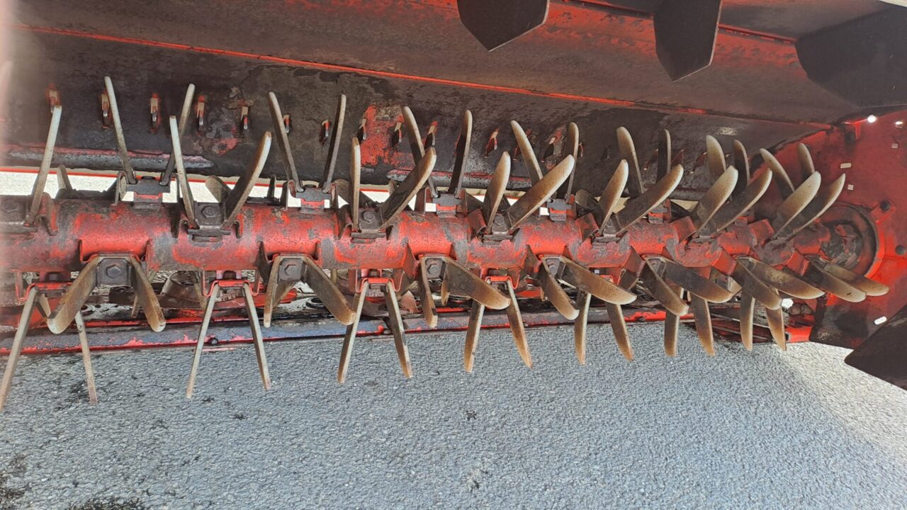 Faucheuse conditionneuse Kuhn FC313 LIFT CONTROL © Ets Bousquié