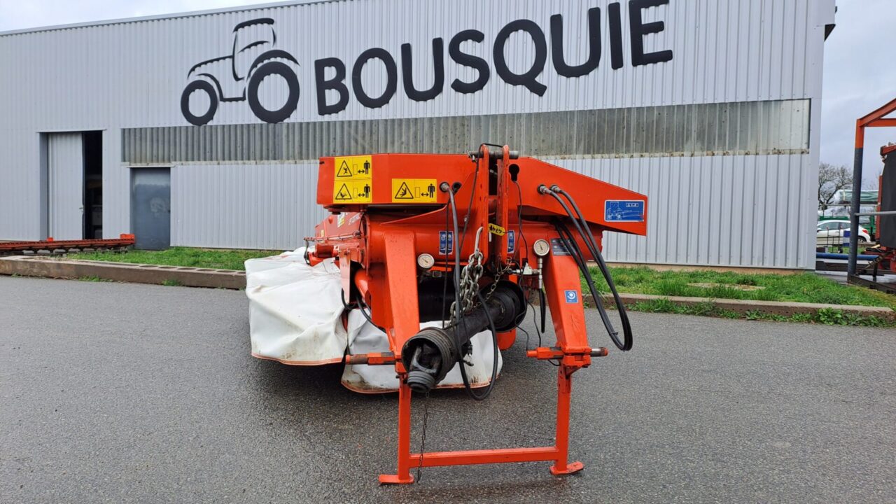 Faucheuse conditionneuse Kuhn FC313 LIFT CONTROL © Ets Bousquié