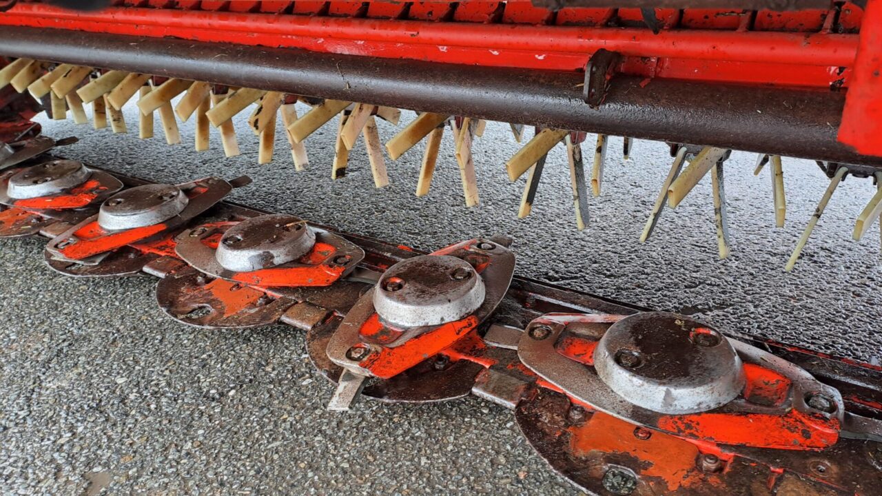 Faucheuse conditionneuse Kuhn FC313 LIFT CONTROL © Ets Bousquié