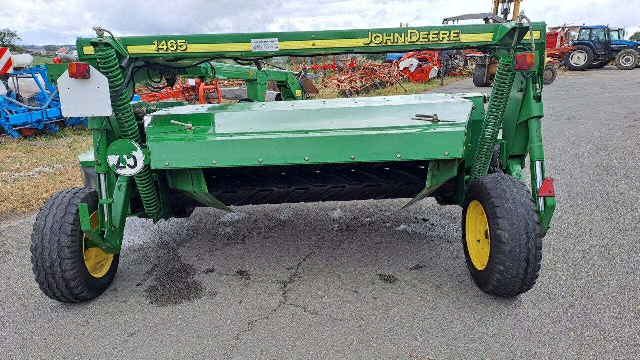 Faucheuse conditionneuse John Deere 1465 © Ets Bousquié